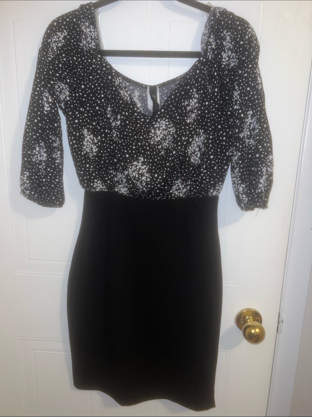 Colori Black & White Floral Long-Sleeve Sheath Dress